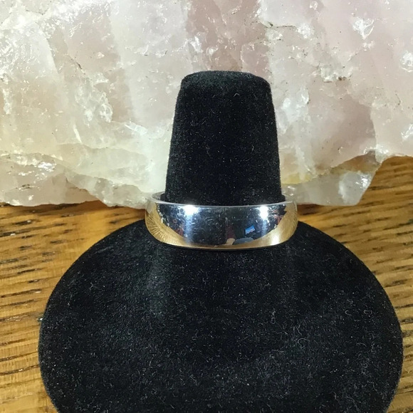 Boutique Other - Smooth Stainless Steel Silver Band Ring